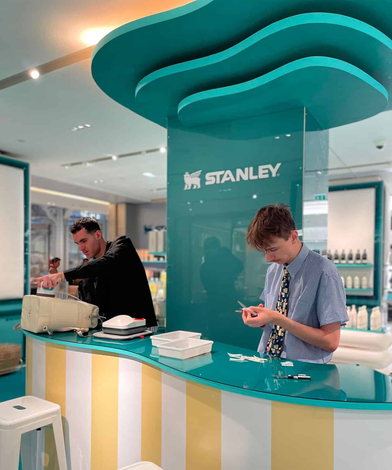 Atelier personnalisation — Stanley Cup à La Samaritaine
